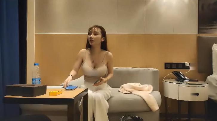 sex với mẹ Em người yêu dâm 69 vét máng bú mút