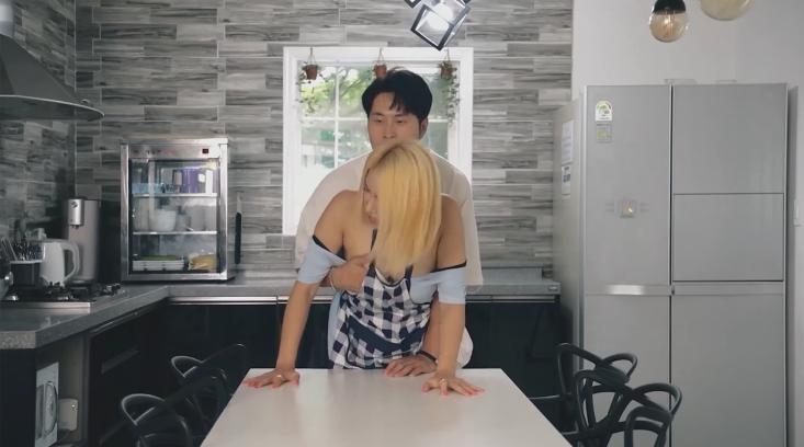 sex lananhxinhiu Những cô con gái của chủ nhà trọ